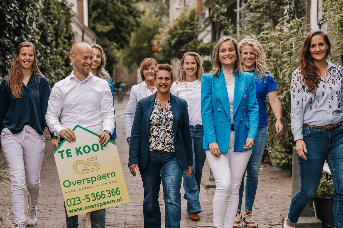 overspaern-makelaardij-haarlem-en-omgeving-aankoop-verkoop-taxatie-nieuwbouw-groepsfoto-2022-v2-9